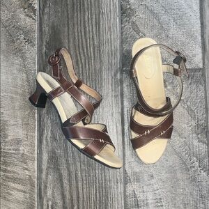 Kumfs Brown Strappy 2” Sandals